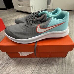Nike Star Runner 3 GS Size 7Y Smoke Gray/White Magic Ember New Womens 9